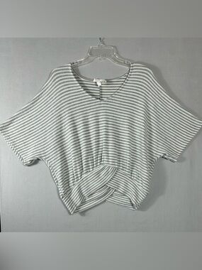 One Urban Day Heather Gray/Gray Striped Short Sleeve Medium Knotted Front Design